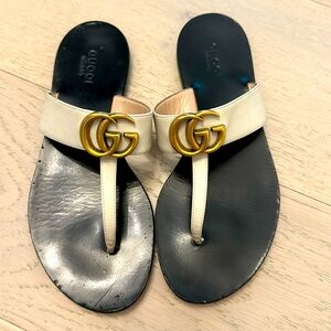 Gucci women sandals in white.